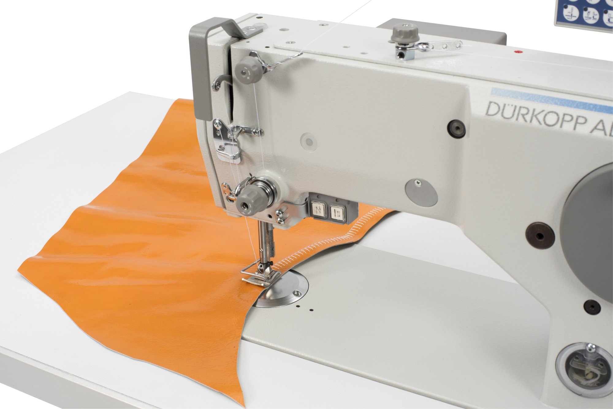 Zig-zag T-stitching on a 525i sewing machine, view 2